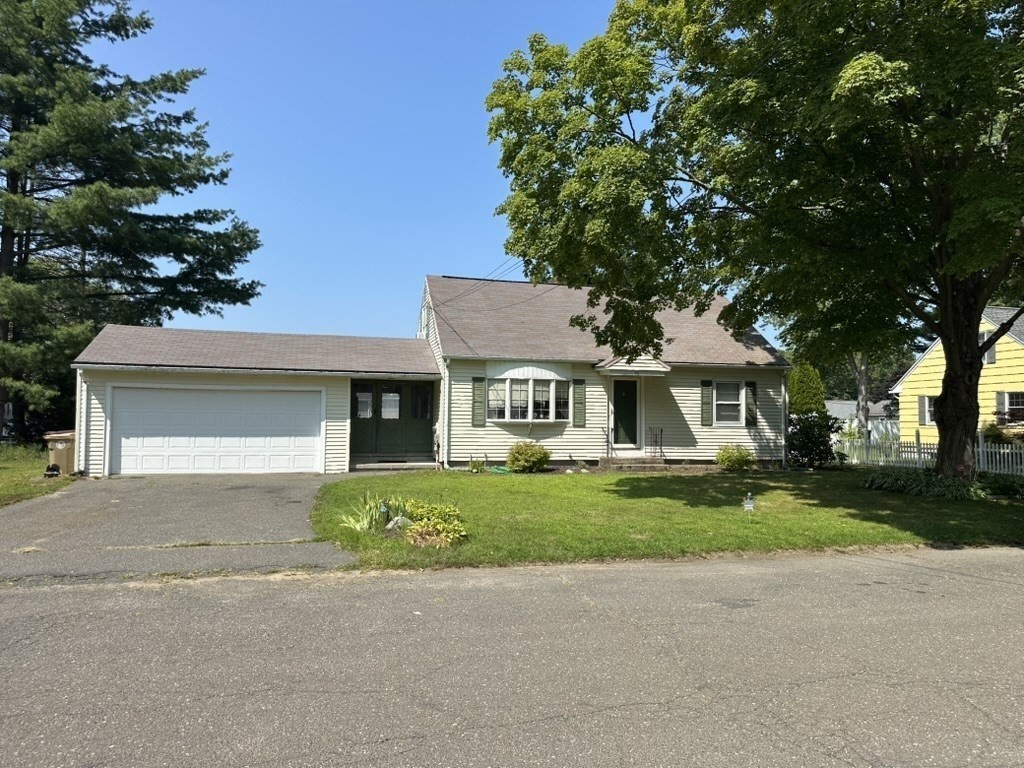 46 Evergreen Circle Ludlow, MA 01056 - Photo 2 of 39