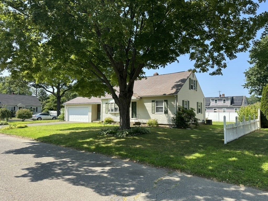 46 Evergreen Circle Ludlow, MA 01056 - Photo 4 of 39