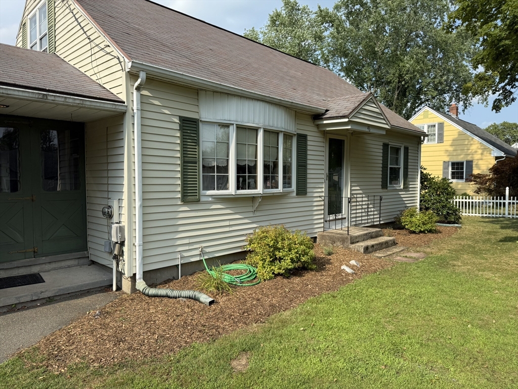 46 Evergreen Circle Ludlow, MA 01056 - Photo 6 of 39