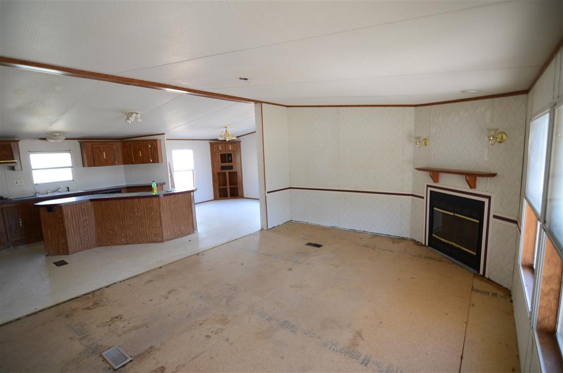337 Tannenbaum Road Ravenel, SC 29470 - Photo 5 of 9 livingroom
