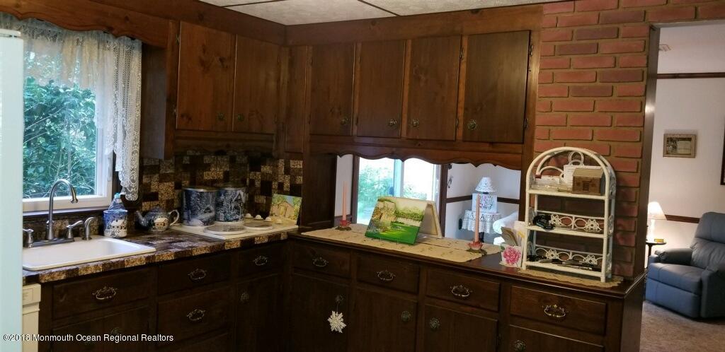 305 Oak Road Point Pleasant, NJ 08742 - Photo 8 of 36 kitchen