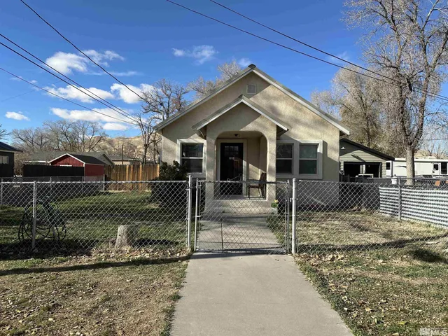 $329,900 | 220 West 2nd Street, Winnemucca, NV 89445