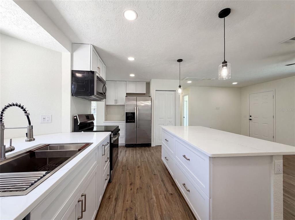 561 Yale Road Venice, FL 34293 - Photo 8 of 22