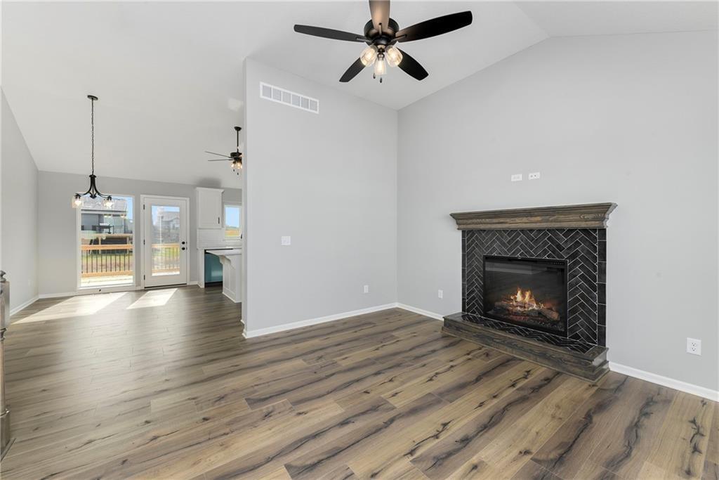 1913 Hawk View Harrisonville, MO 64701 - Photo 4 of 24