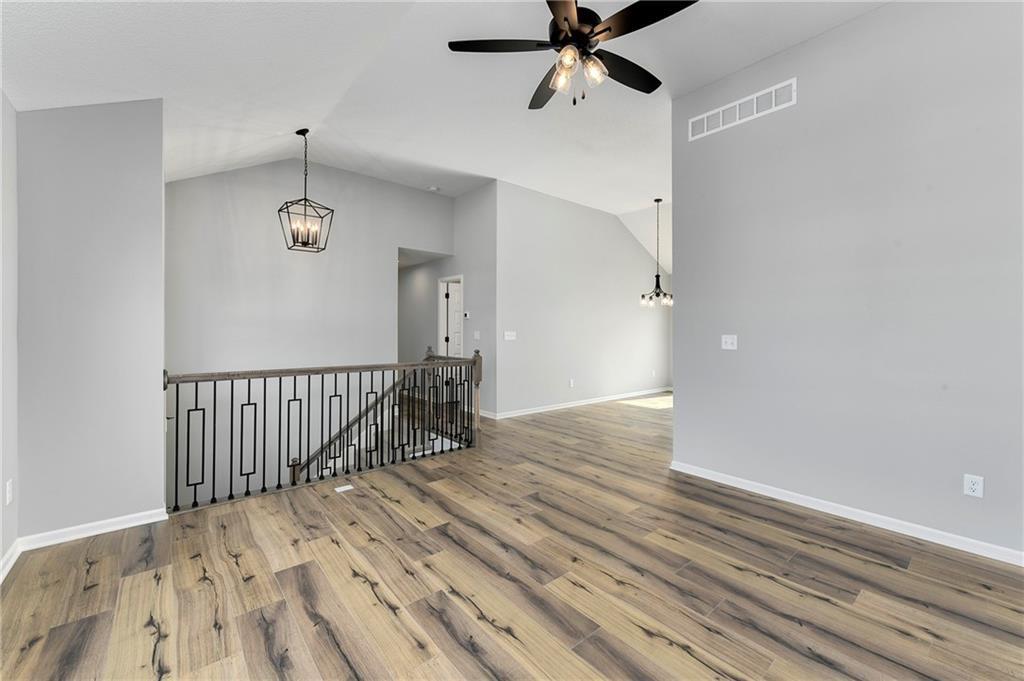 1913 Hawk View Harrisonville, MO 64701 - Photo 7 of 24