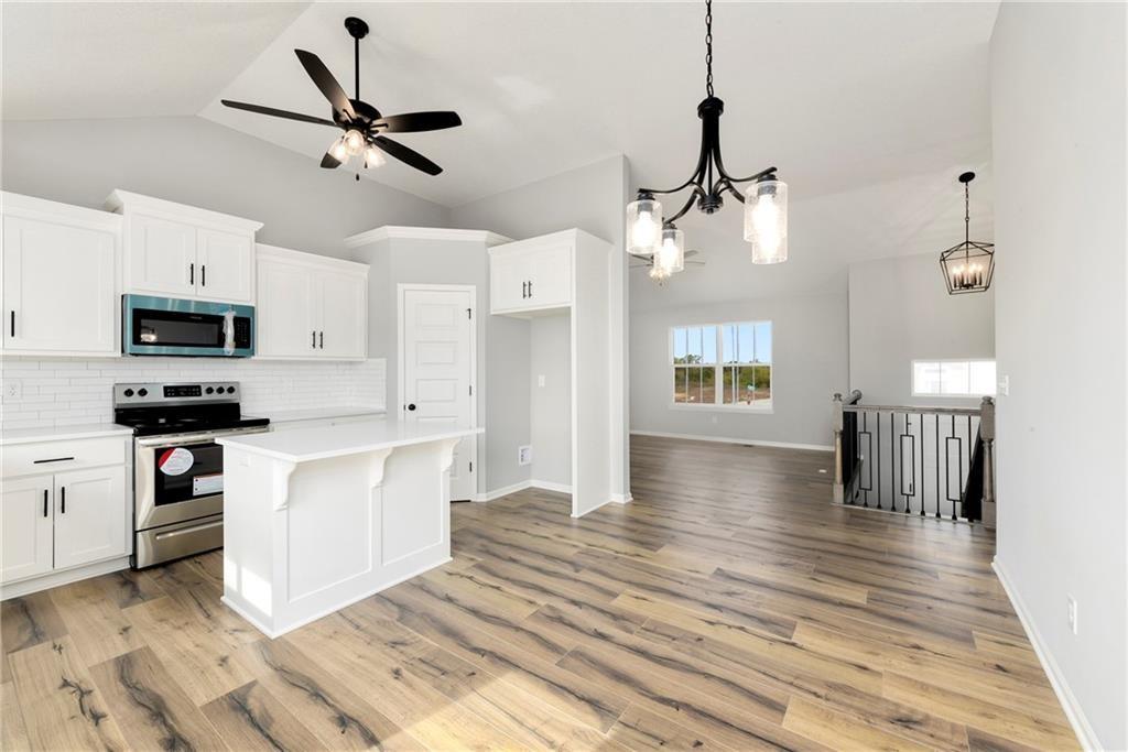 1913 Hawk View Harrisonville, MO 64701 - Photo 8 of 24