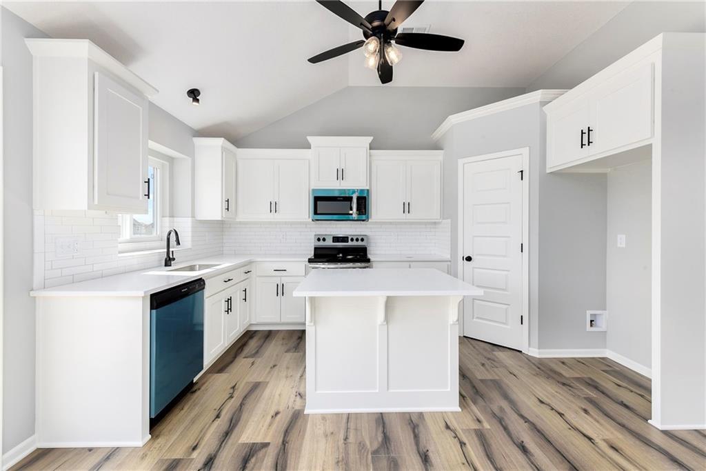 1913 Hawk View Harrisonville, MO 64701 - Photo 10 of 24