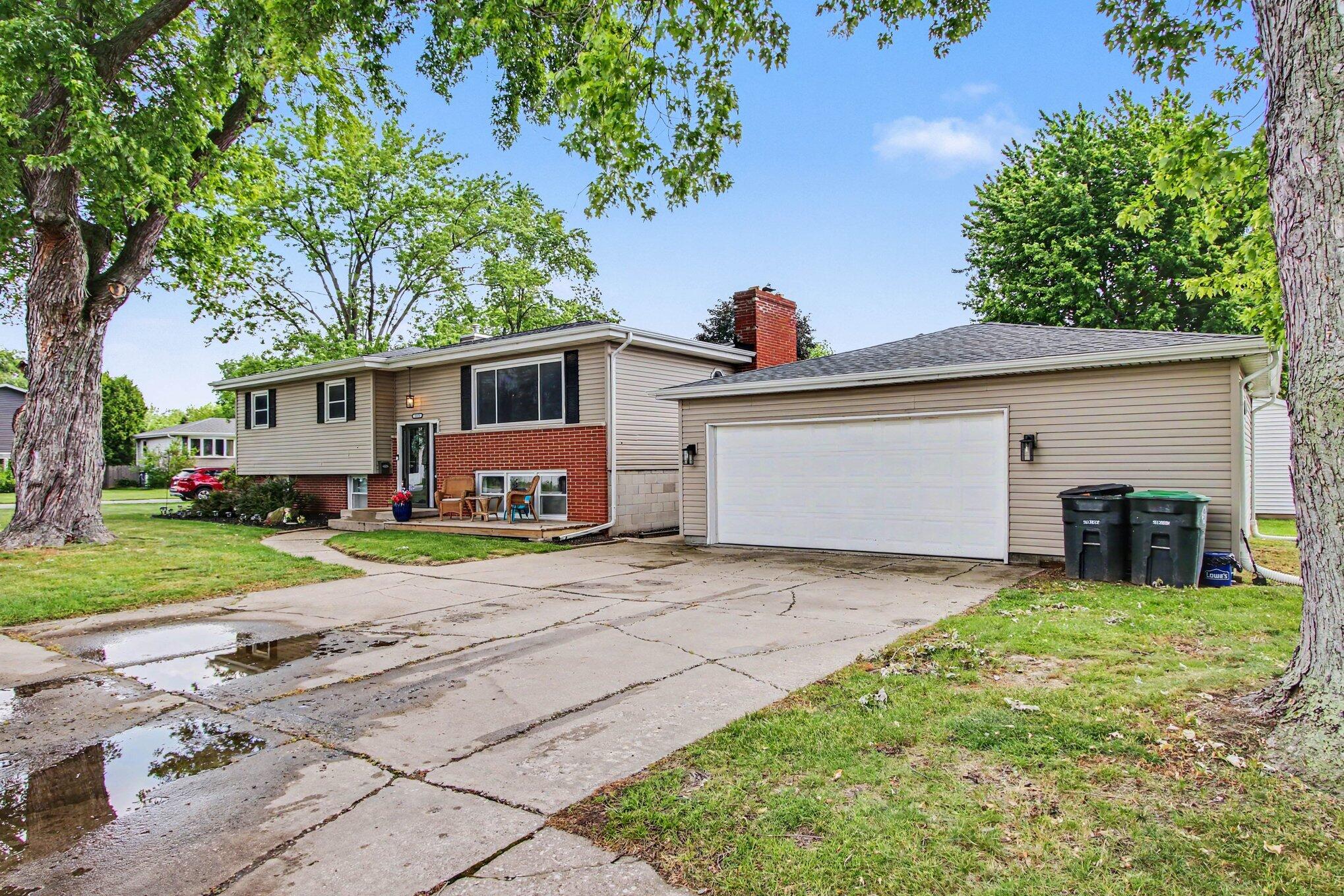 1033 South Decatur Street Hobart, IN 46342 - Photo 3 of 26 2038x1359