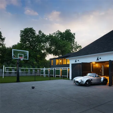 a view of a car in front of house