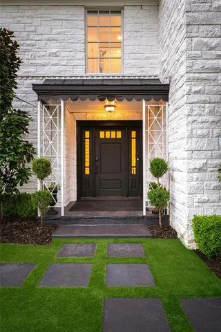 a view of a house with a small yard and plants