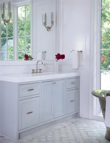 a bathroom with a sink and a mirror