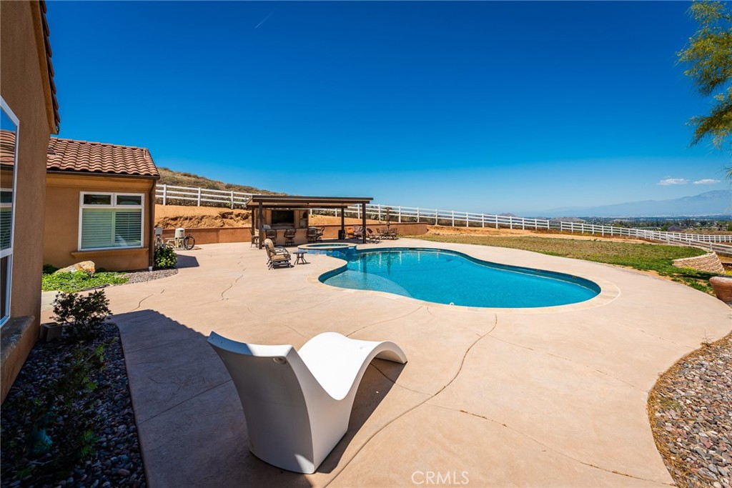 9609 Equestrian Drive Riverside, CA 92503 - Photo 31 of 41