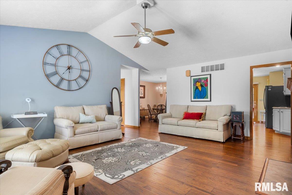 304 Missionary Ridge Drive Springfield, IL 62711 - Photo 3 of 36