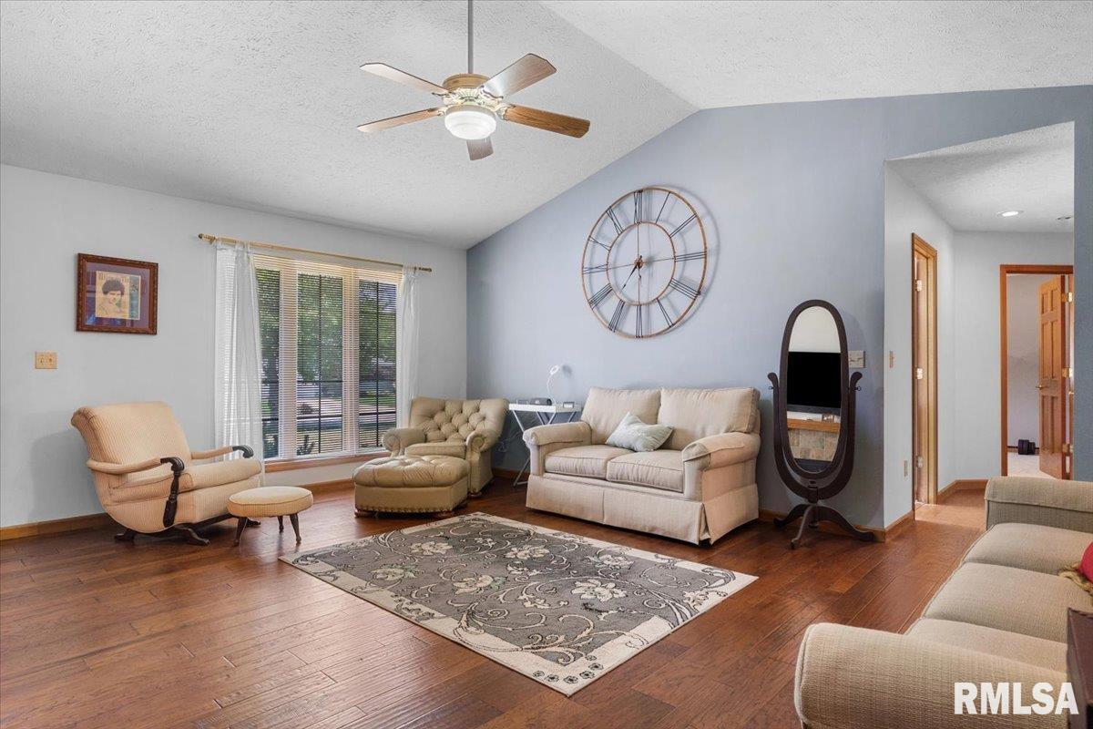 304 Missionary Ridge Drive Springfield, IL 62711 - Photo 6 of 36