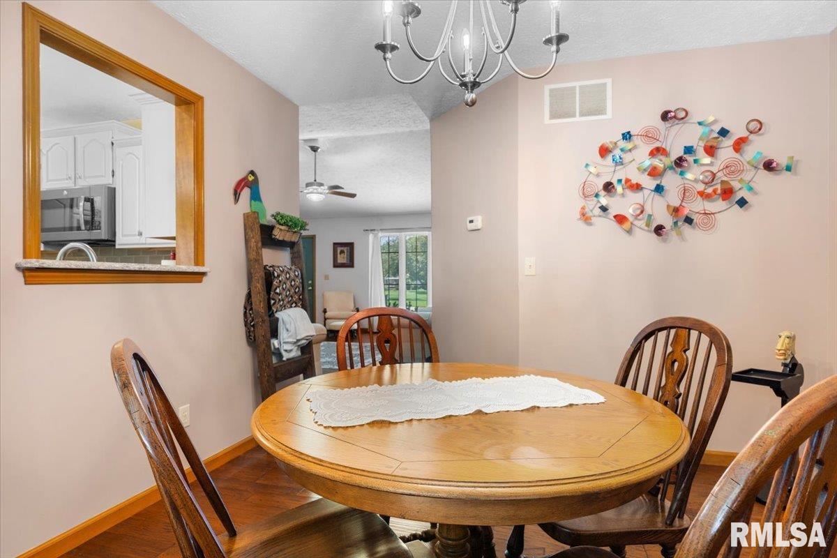 304 Missionary Ridge Drive Springfield, IL 62711 - Photo 8 of 36
