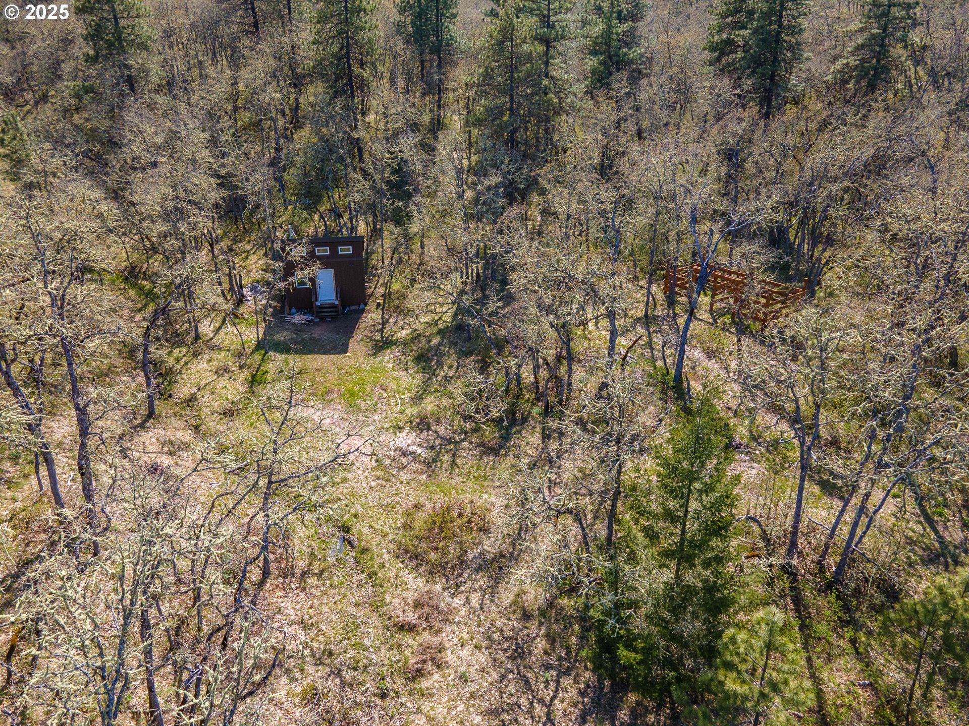 Stacker Butte Road Lyle, WA 98635 - Photo 16 of 30 a backyard of a house with seating space