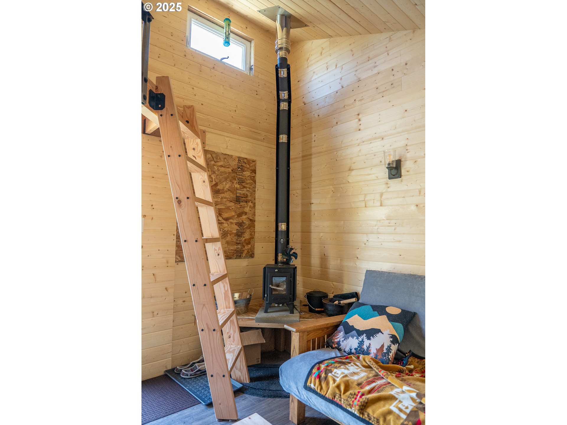 Stacker Butte Road Lyle, WA 98635 - Photo 10 of 30 a room with furniture and a window