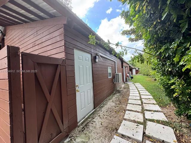 a view of a pathway of a house