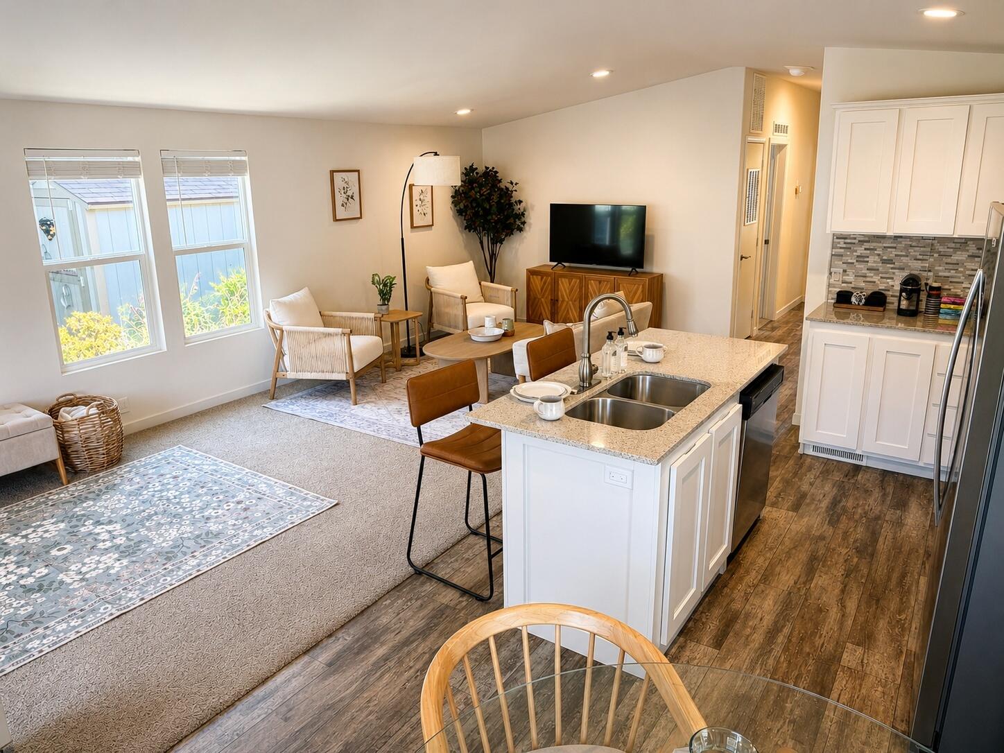 333 Old Mill Road, Unit 128 Santa Barbara, CA 93110 - Photo 6 of 31 Living room 1
