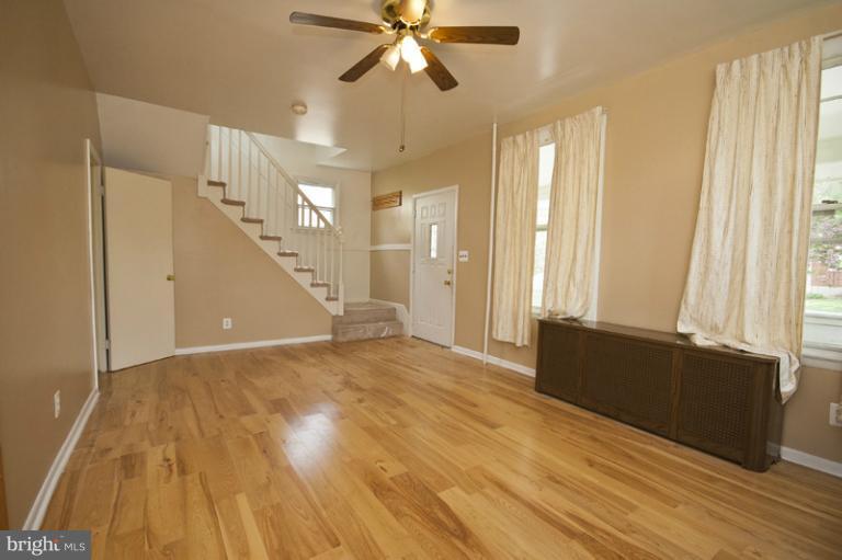 5304 Morello Road Baltimore, MD 21214 - Photo 4 of 20 Living Room
