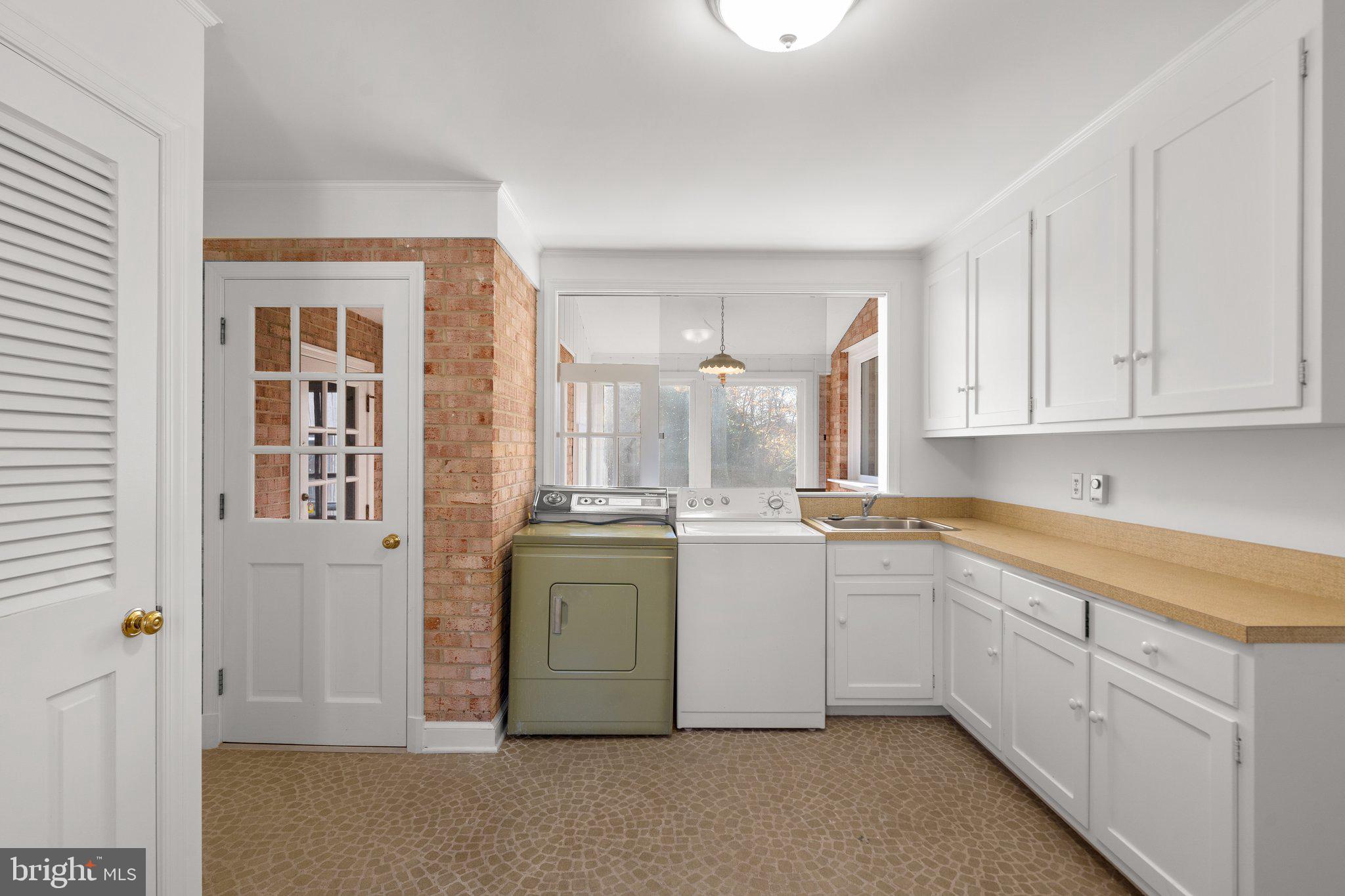 25915 Woodfield Road Damascus, MD 20872 - Photo 19 of 61 Spacious Mud Room
