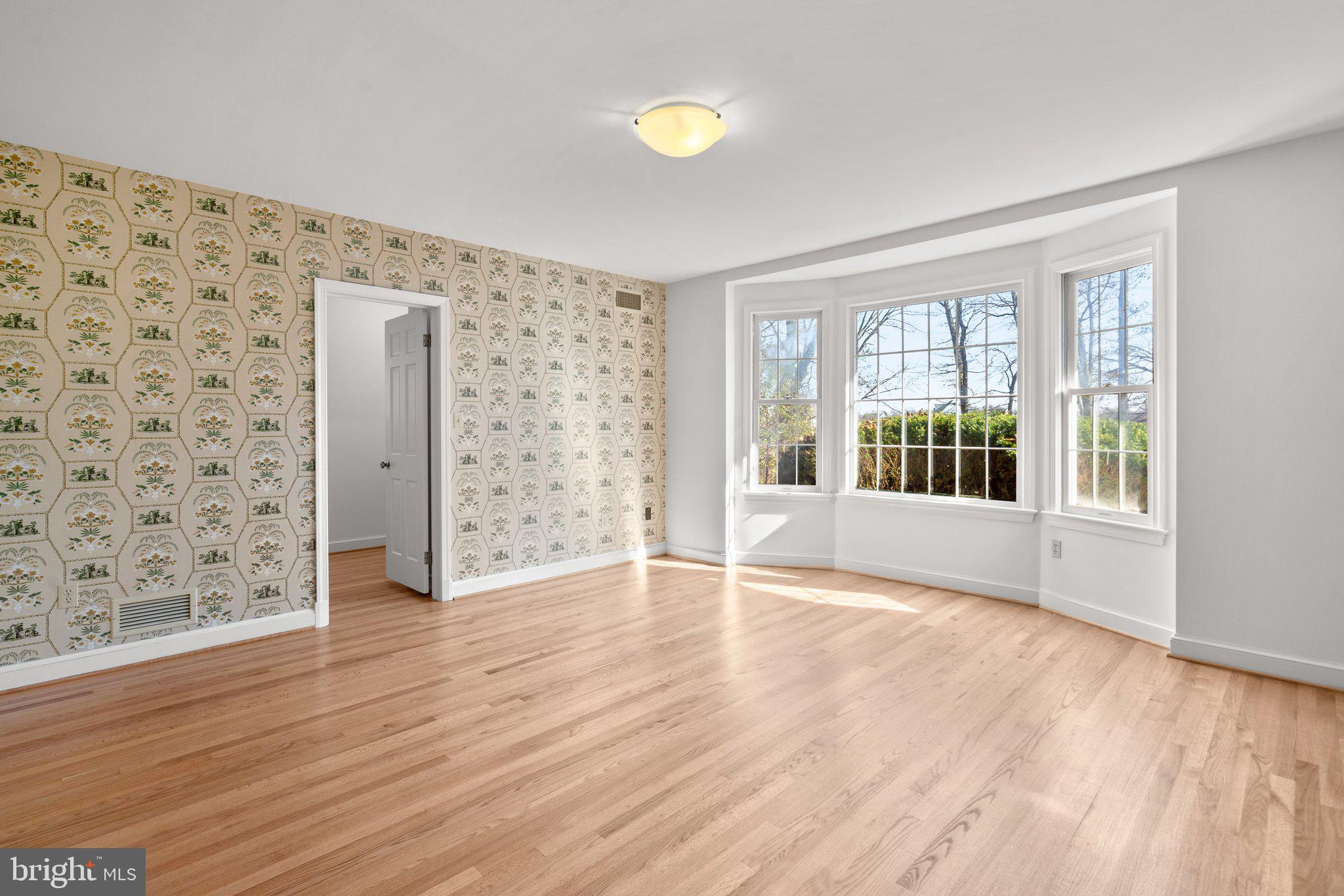 25915 Woodfield Road Damascus, MD 20872 - Photo 21 of 61 1st Floor Primary Bedroom