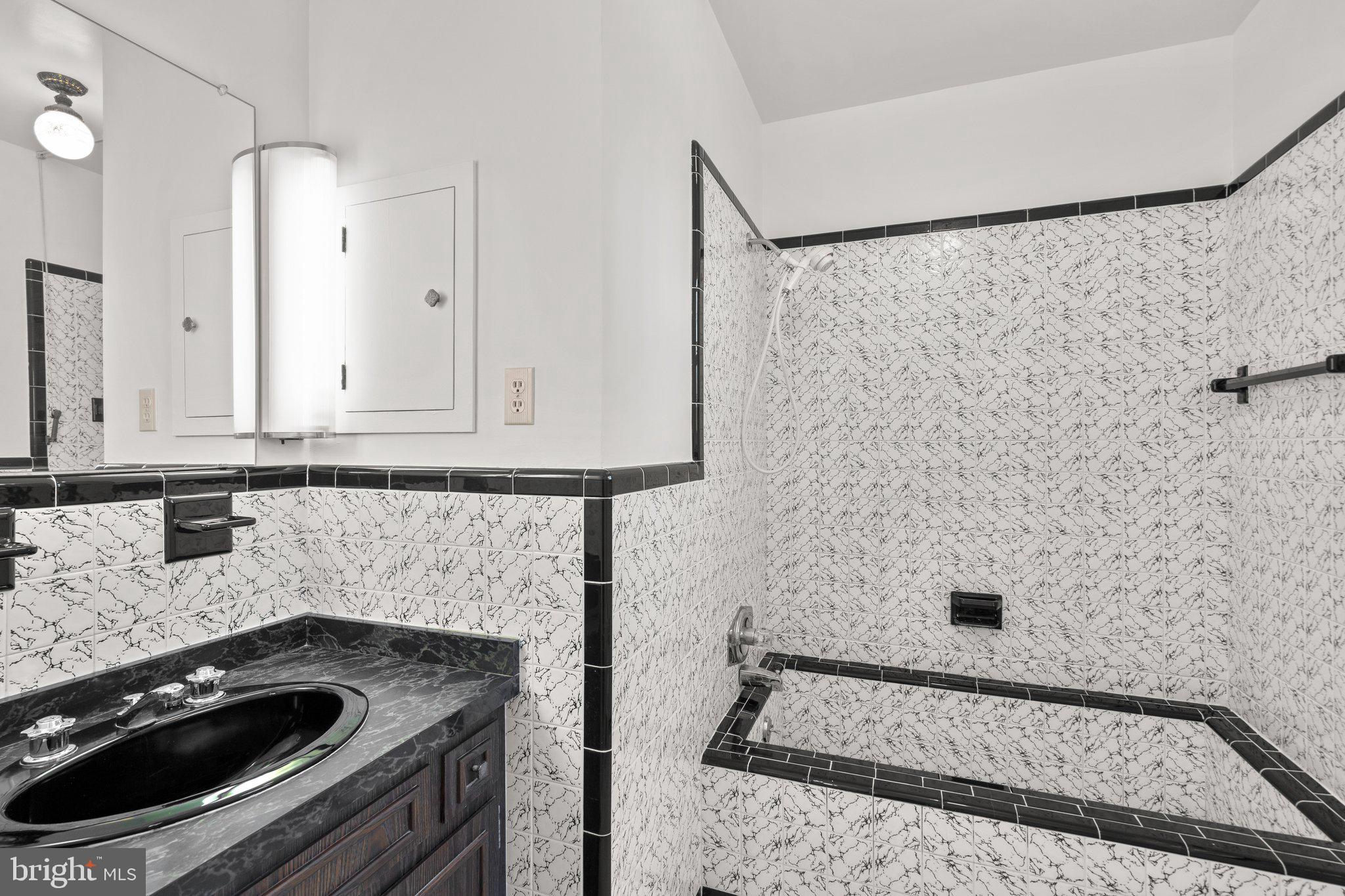 25915 Woodfield Road Damascus, MD 20872 - Photo 24 of 61 Primary Bath