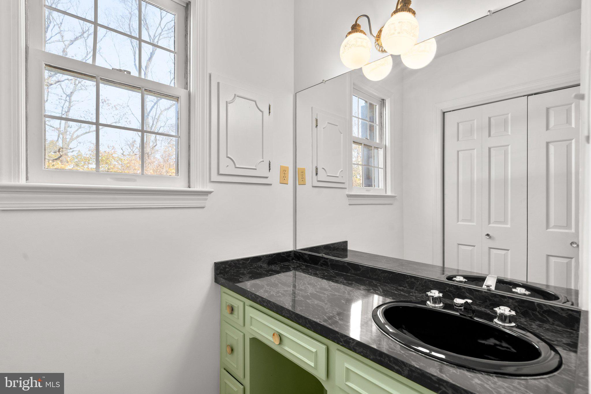 25915 Woodfield Road Damascus, MD 20872 - Photo 25 of 61 Primary Bath
