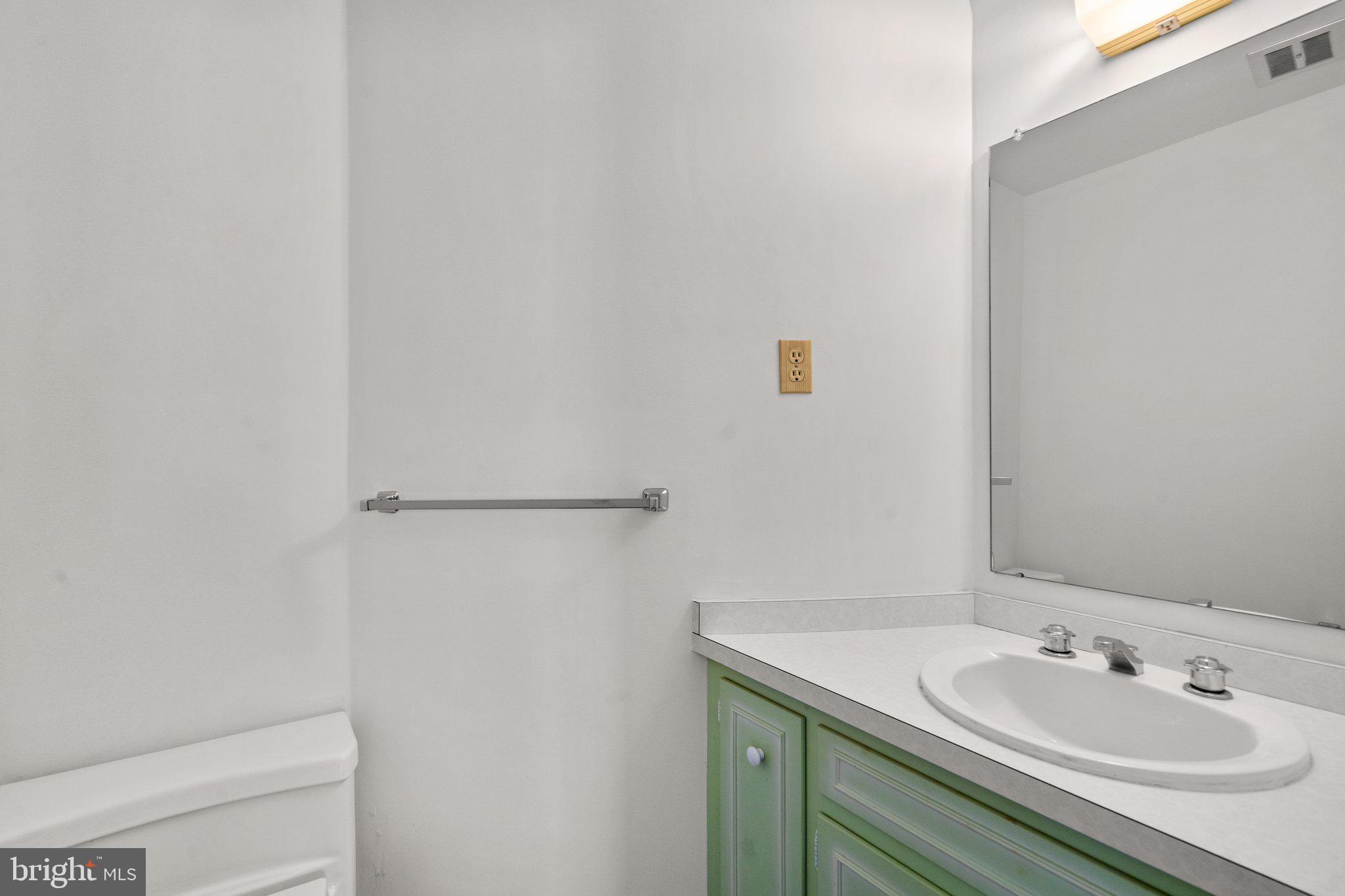 25915 Woodfield Road Damascus, MD 20872 - Photo 39 of 61 1/2 bath