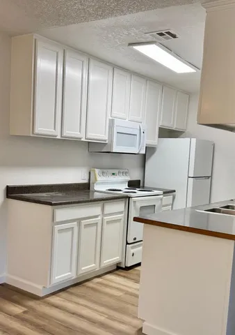 $190,000 | 2236 Peach Avenue, Unit 3, Clovis, CA 93612