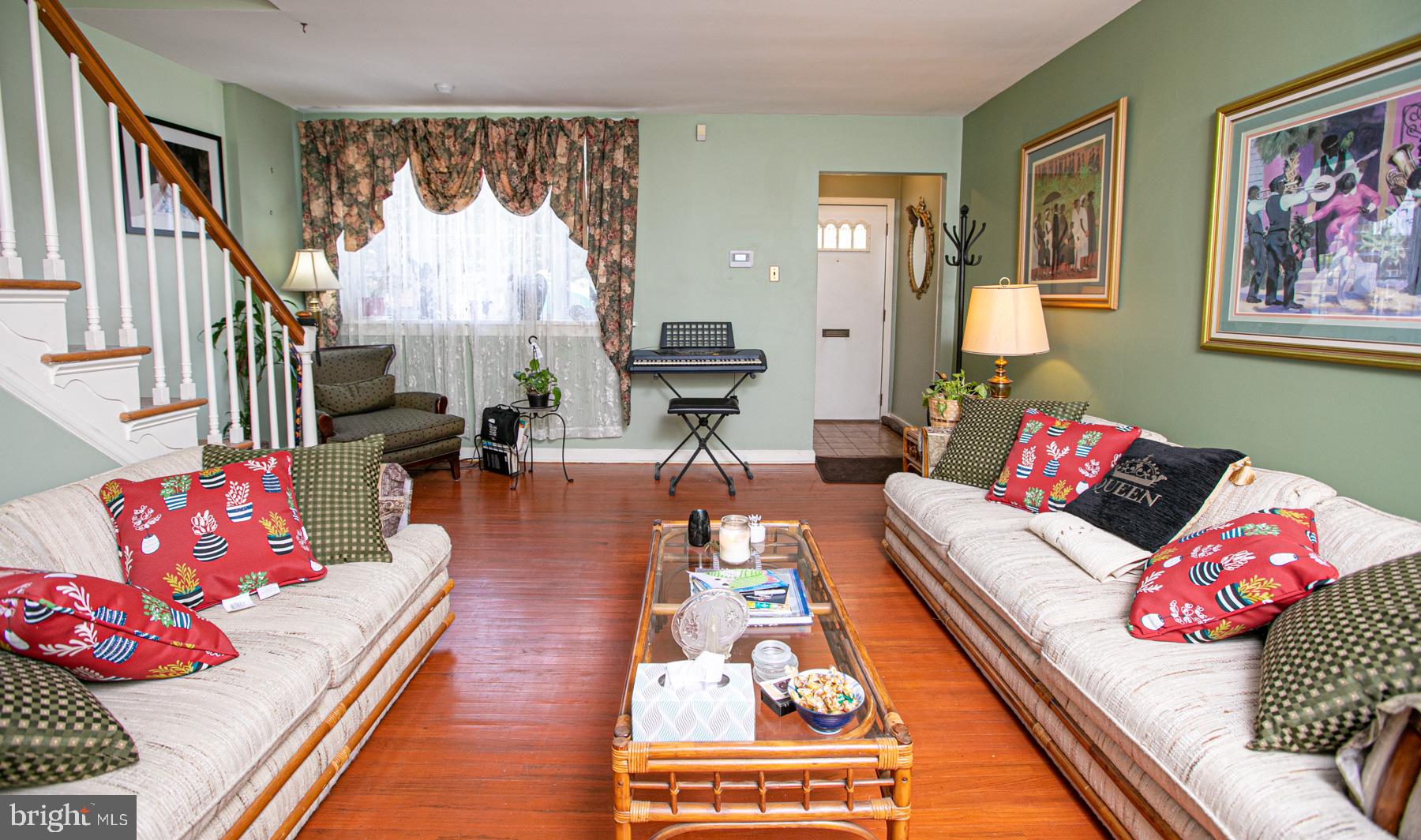 8556 Provident Road Philadelphia, PA 19150 - Photo 4 of 29 Livingroom
