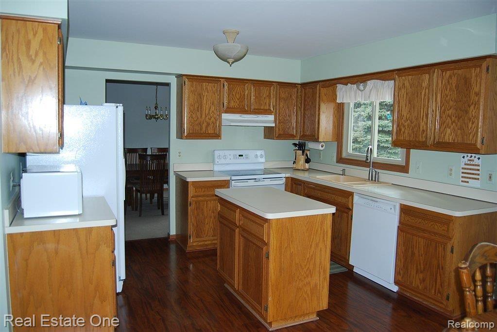 1638 Crestline Court Rochester, MI 48307 - Photo 5 of 18 Kitchen