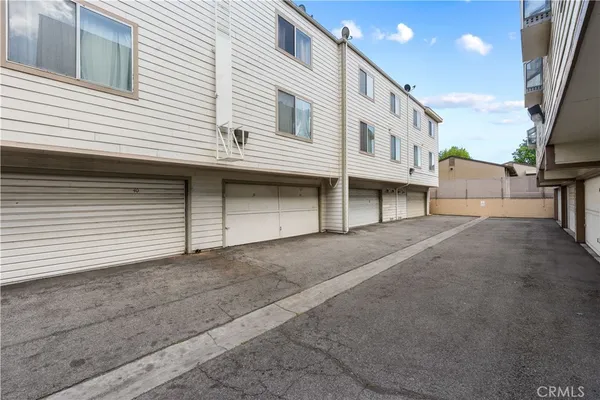 $375,000 | 11150 Glenoaks Boulevard, Unit 38, Pacoima, CA 91331
