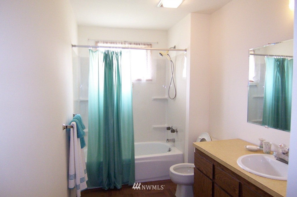 5356 East Collins Road Port Orchard, WA 98366 - Photo 5 of 15 Gallery Image 5
