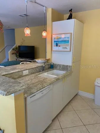 $1,950 | 850 South Tamiami Trail, Unit 130, Sarasota, FL 34236