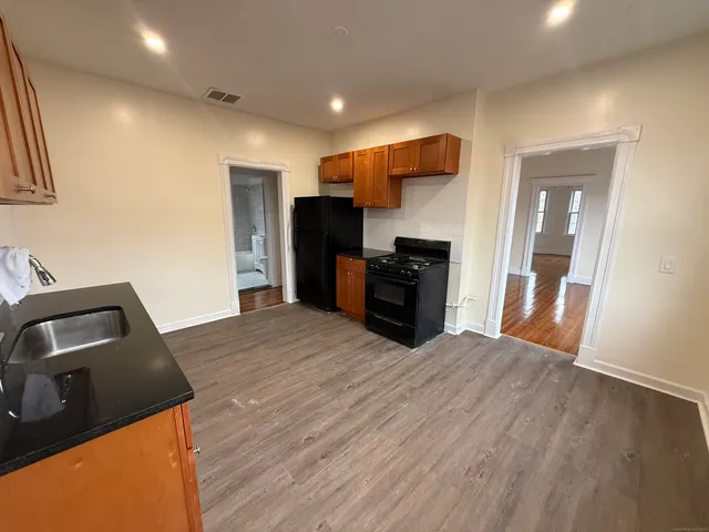 $1,800 | 204 Homestead Avenue, Unit 3, Hartford, CT 06112