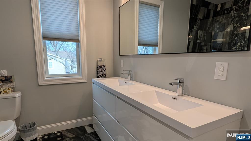 129 Wilbur Road Bergenfield, NJ 07621 - Photo 11 of 21