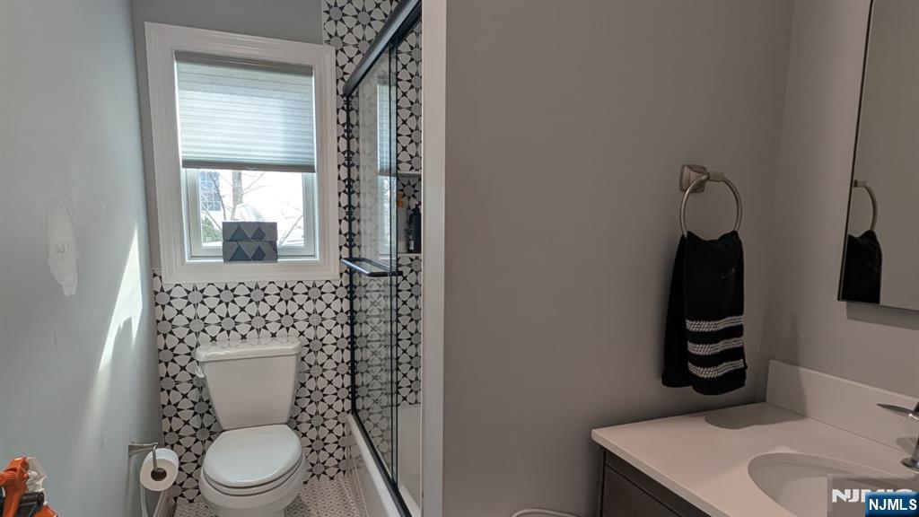 129 Wilbur Road Bergenfield, NJ 07621 - Photo 14 of 21