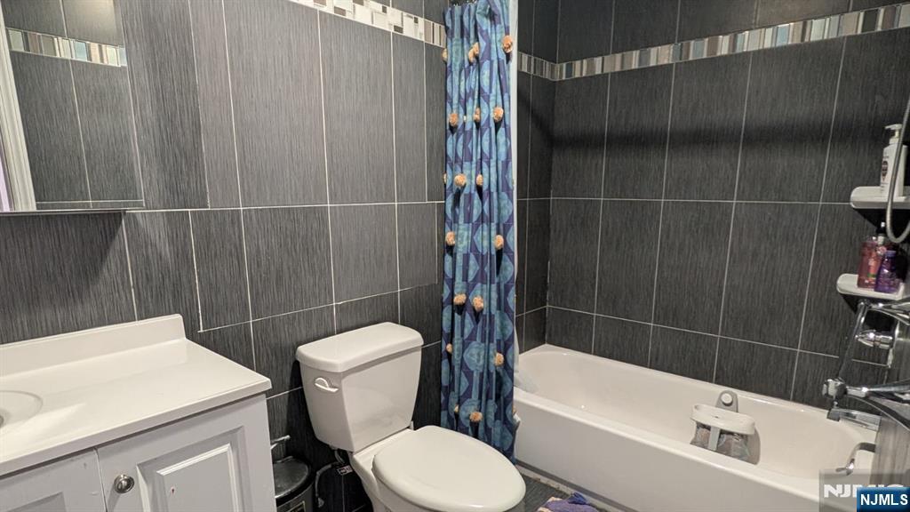 129 Wilbur Road Bergenfield, NJ 07621 - Photo 18 of 21