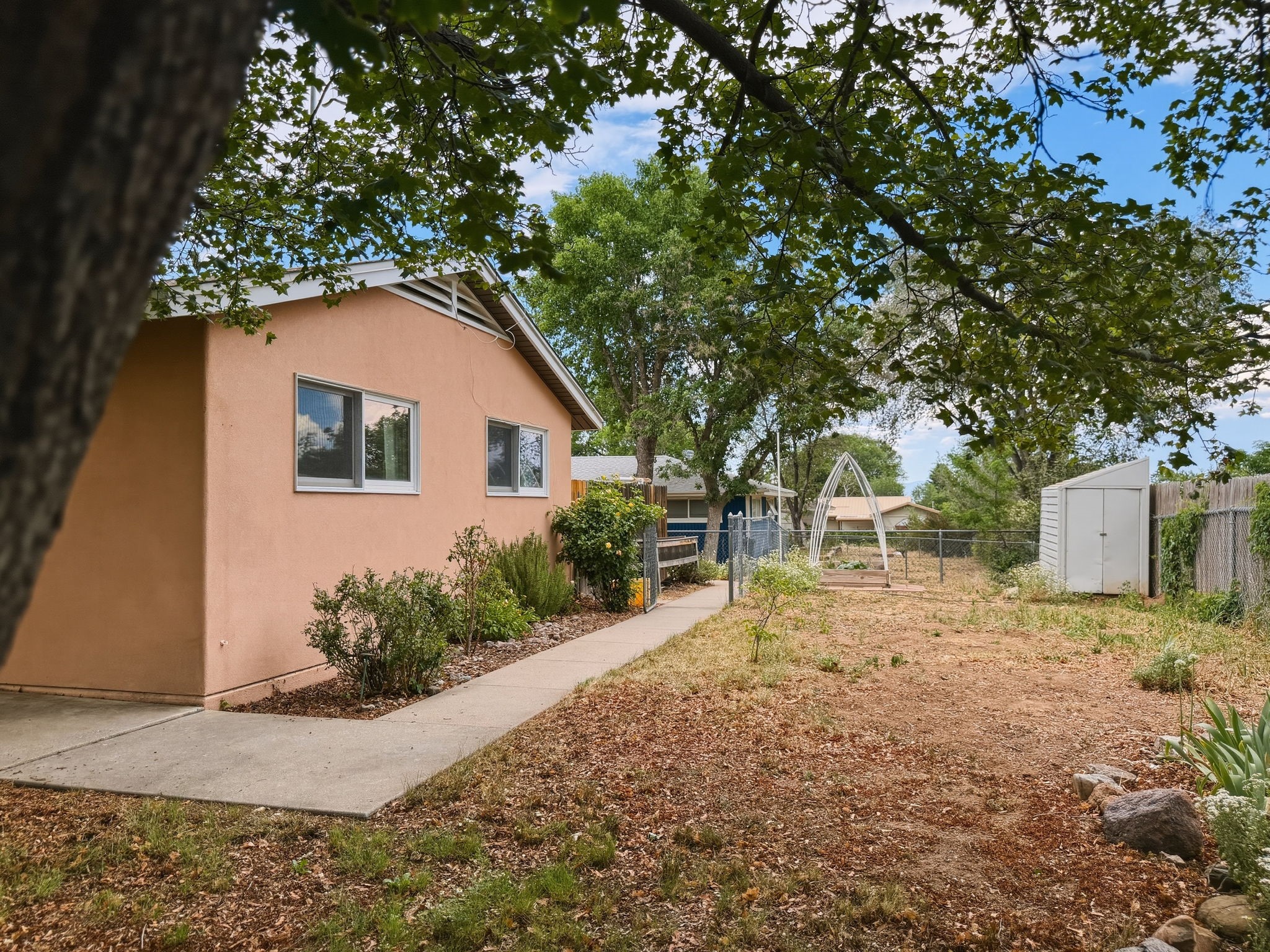 1063 Pinon Loop Los Alamos, NM 87544 - Photo 36 of 45
