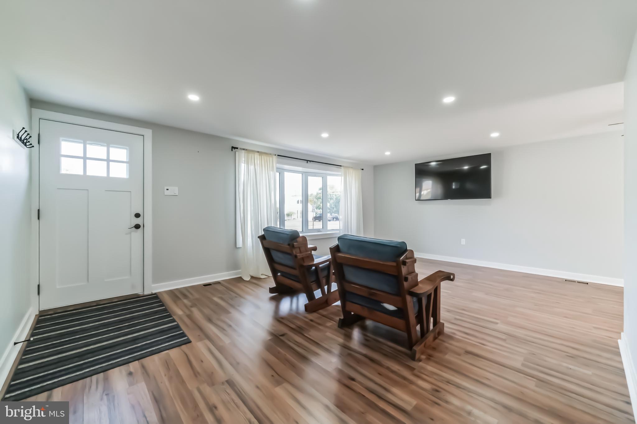 863 Roger Road Warminster, PA 18974 - Photo 2 of 32 Gallery Image 2
