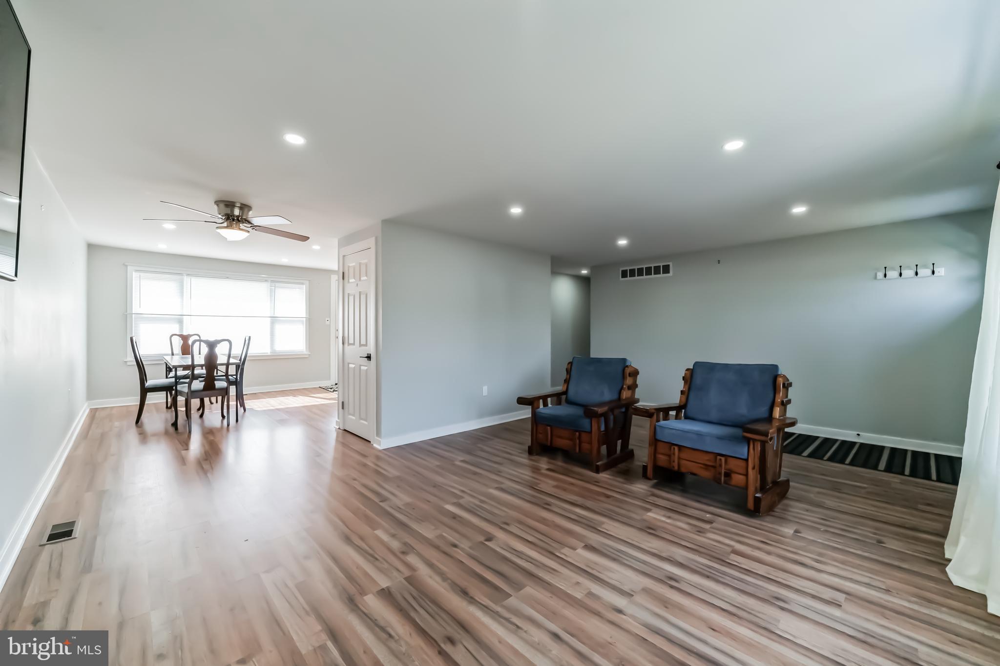 863 Roger Road Warminster, PA 18974 - Photo 4 of 32 Gallery Image 4