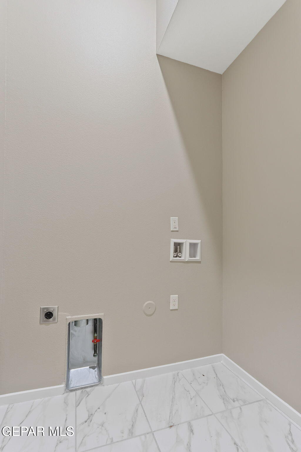 8416 Fish Place Vinton, TX 79821 - Photo 8 of 20 a view of room