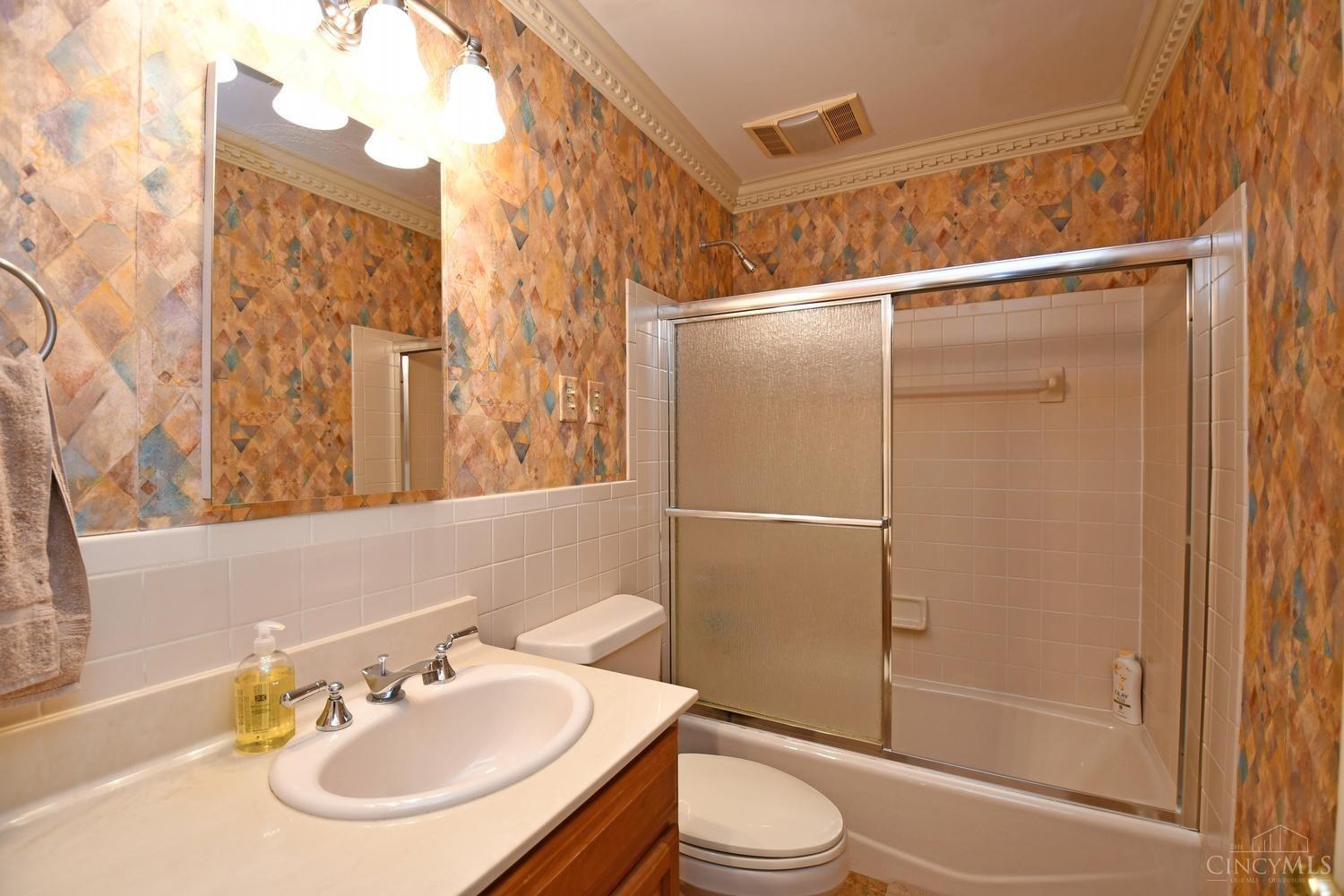 8849 Montgomery Road Cincinnati, OH 45236 - Photo 25 of 43