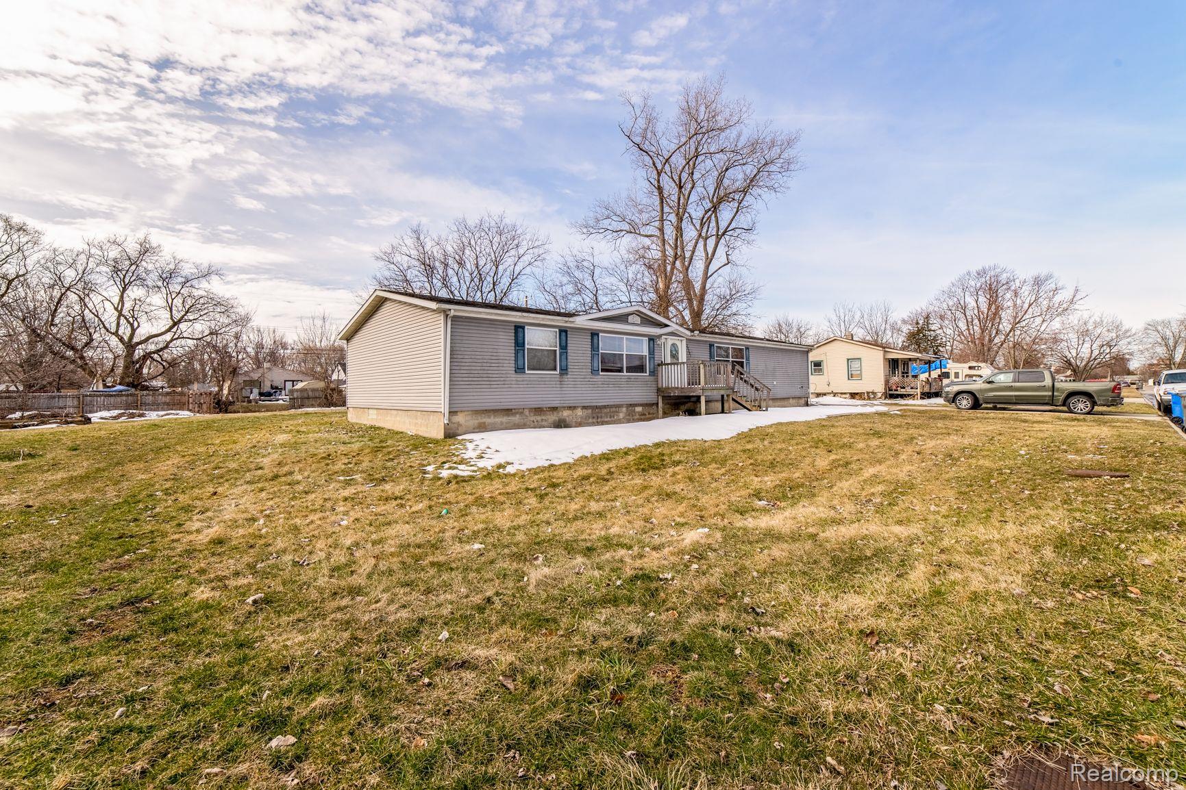 28581 Beechnut Street Inkster, MI 48141 - Photo 2 of 29 Front house left angle view