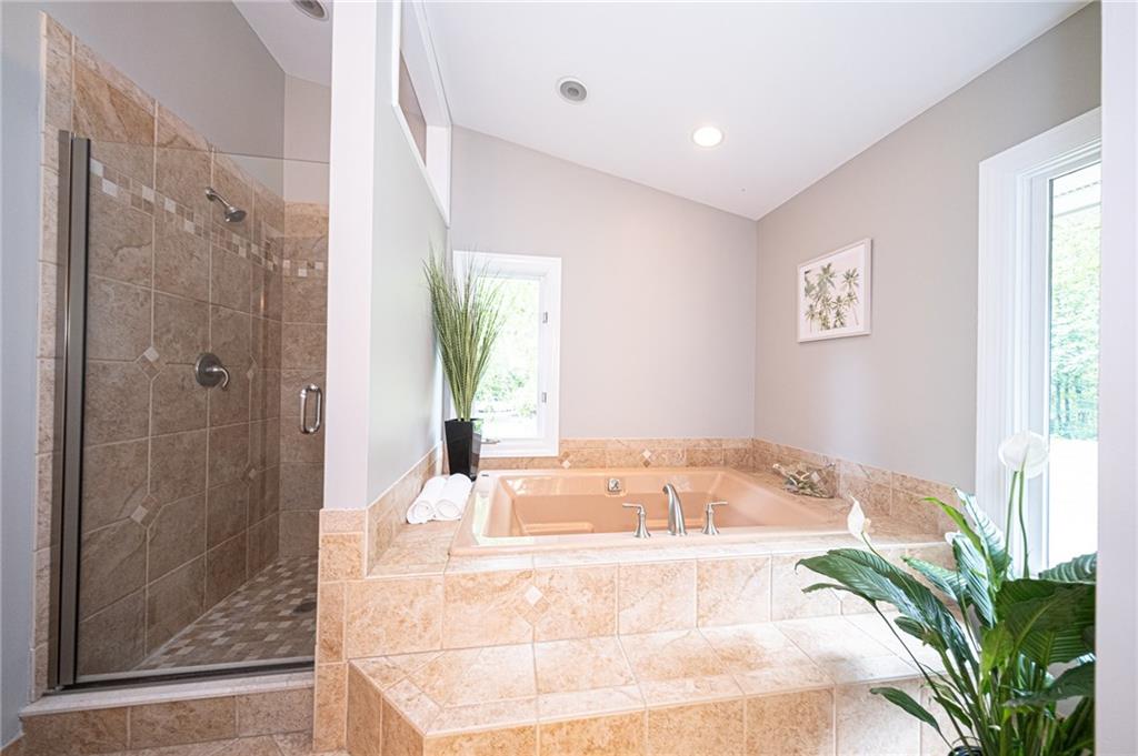 234 Overbrook Road Valencia, PA 16059 - Photo 12 of 25 Master bath with Jacuzzi tub.