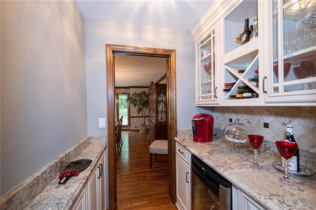 234 Overbrook Road Valencia, PA 16059 - Photo 5 of 25 Butler pantry