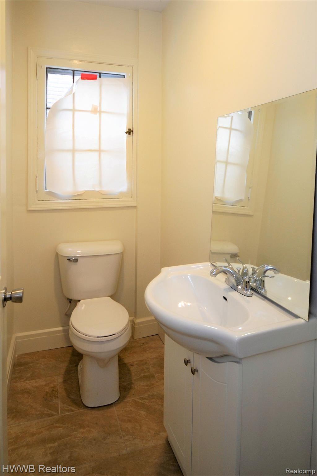 19541 Stratford Road Detroit, MI 48221 - Photo 13 of 36 1st Floor Lav