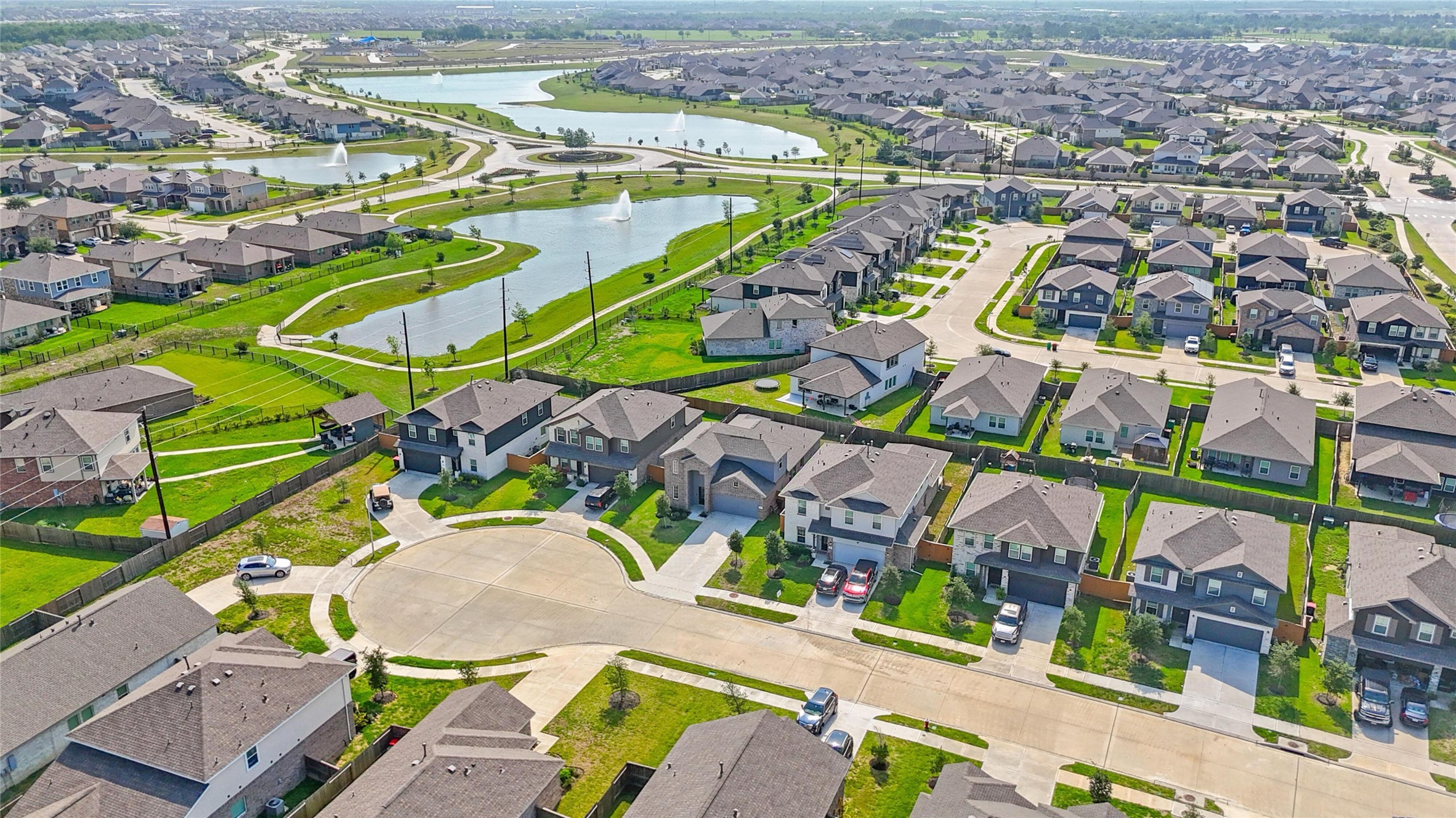 10511 Kings River Drive Rosharon, TX 77583 - Photo 25 of 25 an aerial view of residential houses with outdoor space