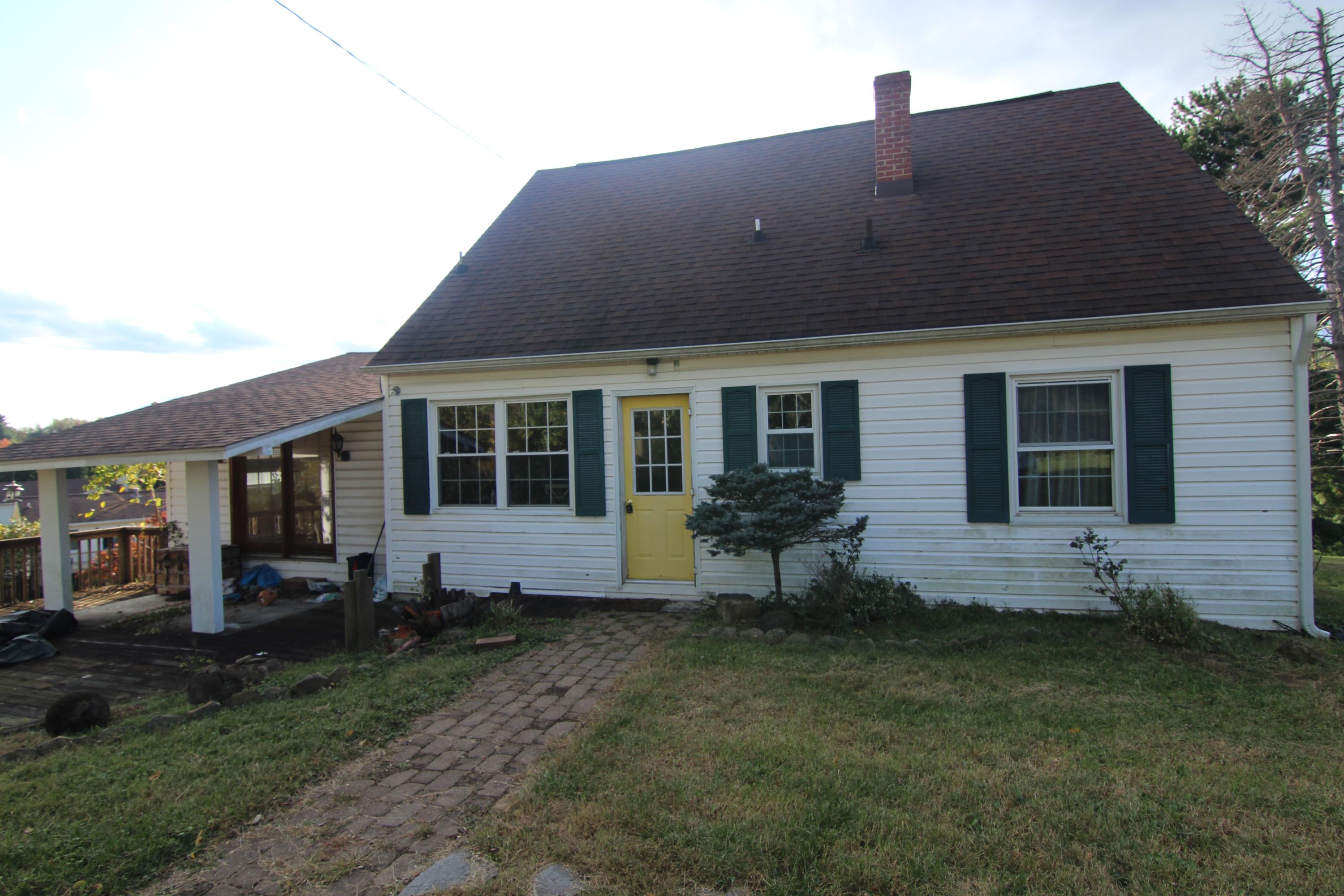 3837 Carson Road Roanoke, VA 24012 - Photo 2 of 17 IMG_2923